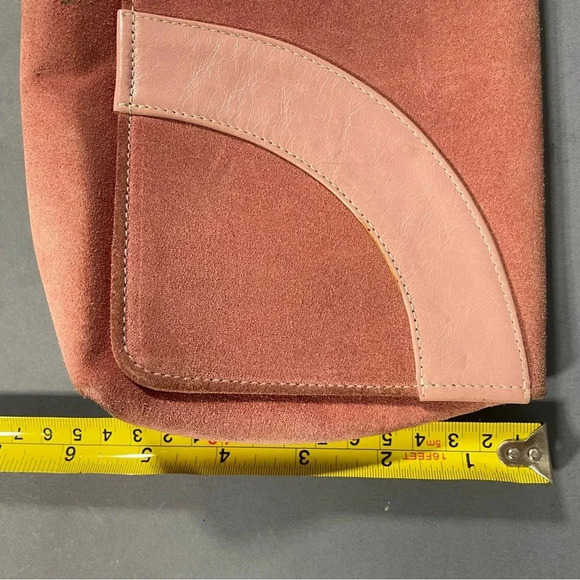 Pink Suede leather clutch hand bag. Magnetic closure and inside pocket. - Picture 3 of 10